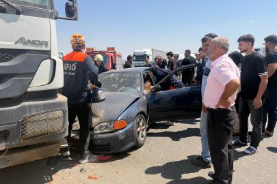 Batman-Diyarbakır kara yolunda otomobil ile kamyon çarpıştı: 2'si ağır, 4 yaralı