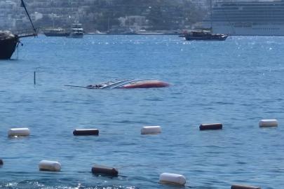 Bodrum'da su alan tekne battı