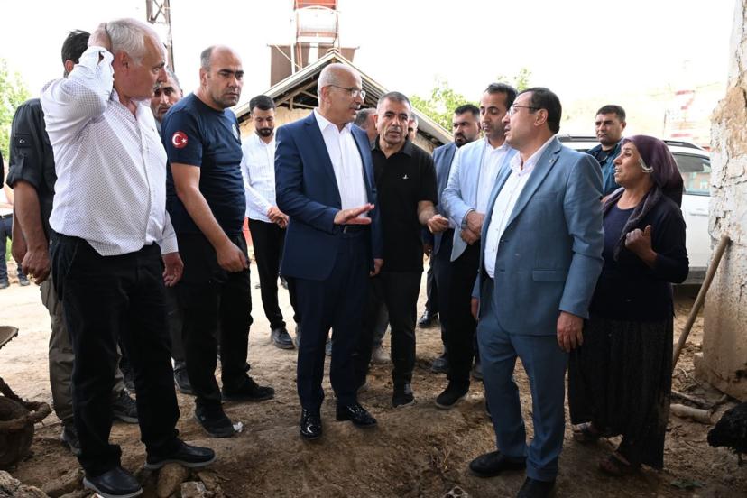 Büyükşehir Belediye Başkanı Er Başkan Er, sel felaketinin yaşandığı Kocaözü'nü ziyaret etti