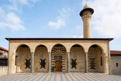 Gaziantep'te depremde hasar gören Bostancı Camii yeniden ibadete açılıyor