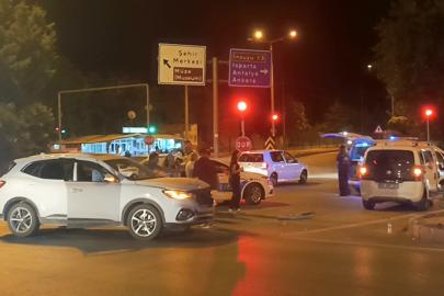 Hafif ticari araçla cip çarpıştı: 1 yaralı