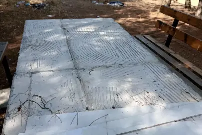 İpsala'da büyük saygısızlık! Sultanköy Barajı'ndaki piknik alanının fayansları çalındı!