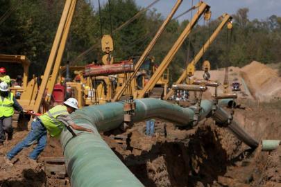 Irak ve Suriye 15 milyar dolara mal olacak yeni petrol boru hattı çalışmalarına başlıyor
