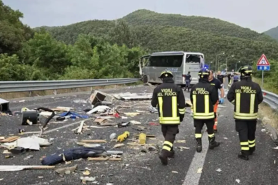 İtalya'da otobüs ile karavan kafa kafaya çarpıştı: 7 ölü, 34 yaralı