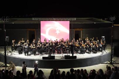 Kemer Belediyesi Gençlik Orkestrası Korkuteli’de sahne aldı
