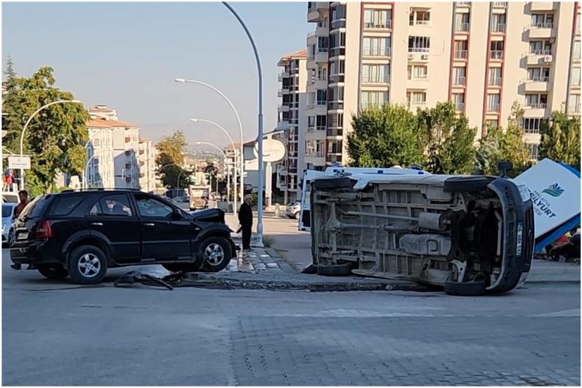 Malatya'da minibüs ile otomobil çarpıştı: 4 yaralı