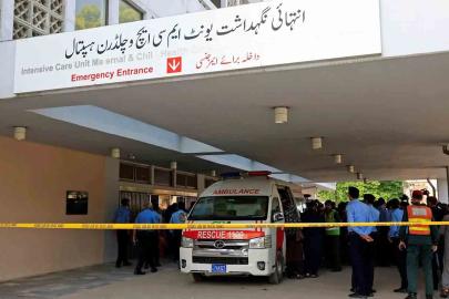 Pakistan'da bir hastanenin yenidoğan ünitesinde çıkan yangında 15 bebek öldü