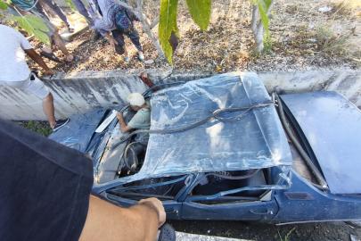 Sulama kanalına düşen otomobilin sürücüsü yaralandı