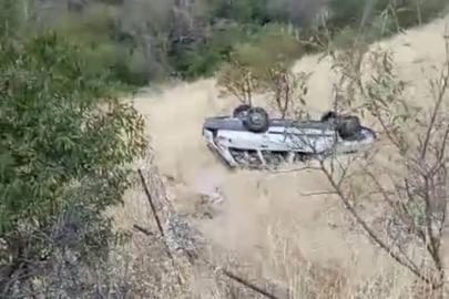 Batman'da sürücünün direksiyon hakimiyetini kaybettiği otomobil uçuruma yuvarlandı