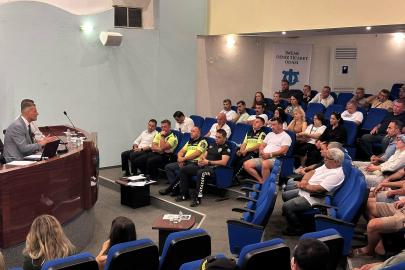 Bodrum'da okul servisi sürücülerine ve rehber personele bilgilendirme toplantısı