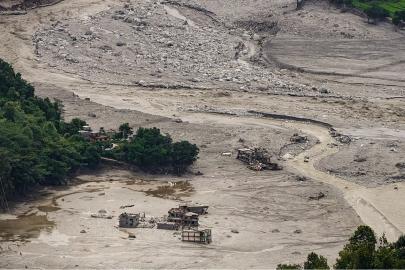 Nepal'de ölü sayısı 1252'ye yükselirken aralıksız yağışlar nedeniyle yeni sel riski artıyor