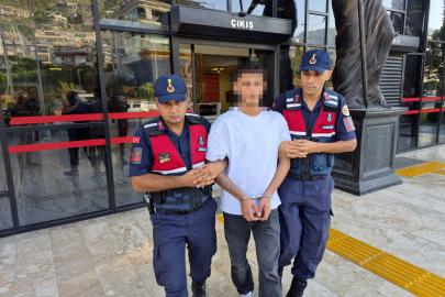 Polise silah doğrultan şüpheli tutuklandı