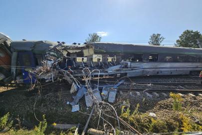 Polonya'da tren raydan çıktı: Bir ölü 19 yaralı