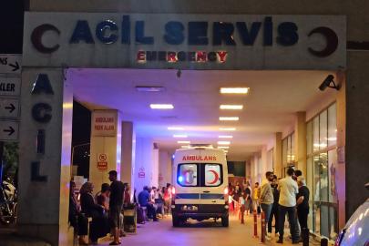 Şanlıurfa'da tarım işçilerini taşıyan minibüs sulama kanalına devrildi: 19 yaralı