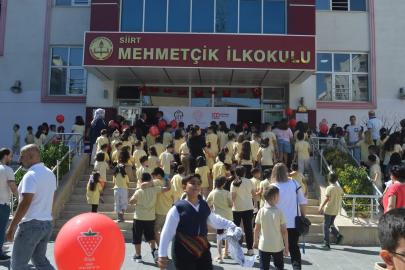 Siirt’te yeni eğitim öğretim yılının ilk gününde okul heyecanı