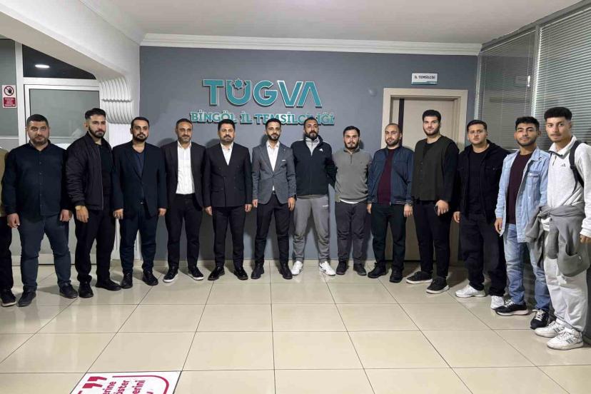 Gençlerle bir araya gelen AK Parti İl Başkanı Yılmaz Seven: "Bizim geleceğimiz sizlersiniz"