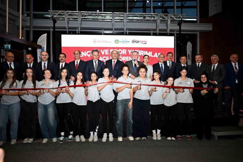 Malatya’da Şehir Kütüphanesi ile Gençlik ve Spor Tesisleri törenle açıldı