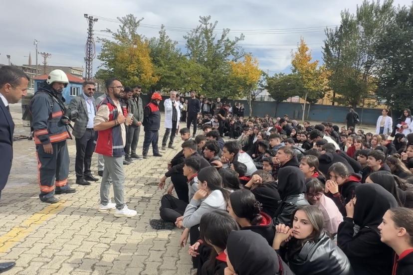 Yüksekova’da nefes kesen yangın tatbikatı